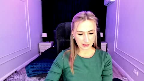 Snapshot of goldenlighte chatting on 02.02.25 Olivia online show from 02.02.25