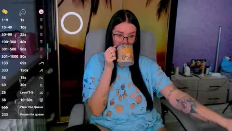 Snapshot of goldenwitchx chatting on 11.06.25 Polina online show from 11.06.25