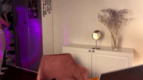 Dee online show from 11.11.25