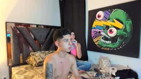 Snapshot of gomez_g_ chatting on 10.08.25 Gomez online show from 10.08.25