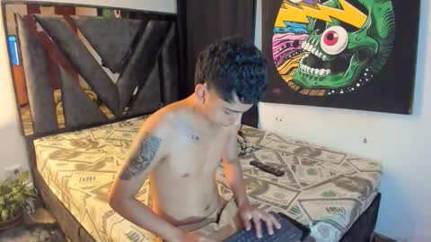 Snapshot of gomez_g_ chatting on 10.10.25 Gomez online show from 10.10.25