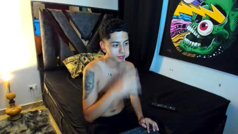 Snapshot of gomez_g_ chatting on 10.28.25 Gomez online show from 10.28.25