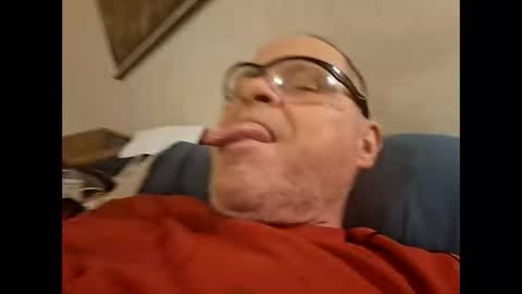 Snapshot of gonadalache chatting on 12.14.25 gonadalache online show from 12.14.25