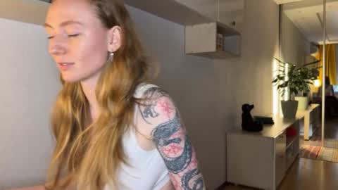 Polly online show from 11.19.25