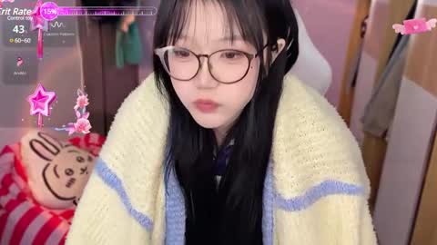 Snapshot of gorgeous_girl33 chatting on 12.12.24 gorgeous girl33 online show from 12.12.24