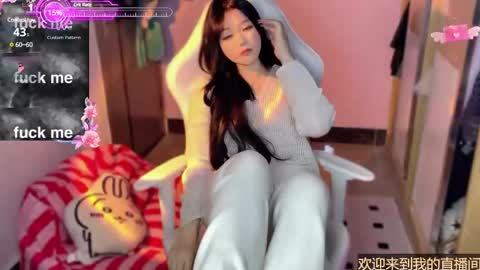 Snapshot of gorgeous_girl33 chatting on 01.14.25 gorgeous girl33 online show from 01.14.25