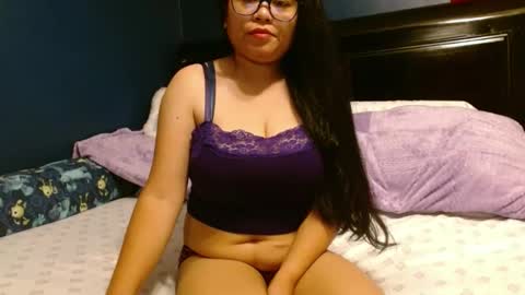 gorgeouslyn09 online show from 12.21.25