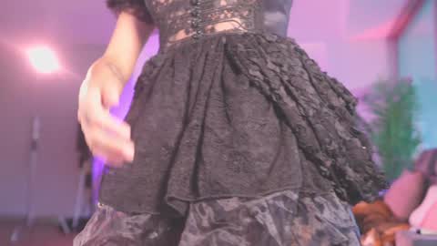 Snapshot of goth_dolll chatting on 11.13.25 sophie Special celebration a the beach 300k followers 3011 and 0112 online show from 11.13.25