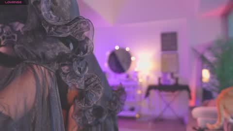 Snapshot of goth_dolll chatting on 11.14.25 sophie Special celebration a the beach 300k followers 3011 and 0112 online show from 11.14.25