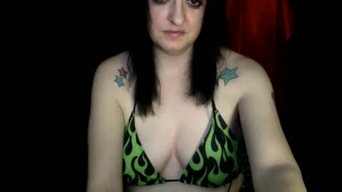 Snapshot of goth_kitten_uwu chatting on 12.31.24 Kitten online show from 12.31.24