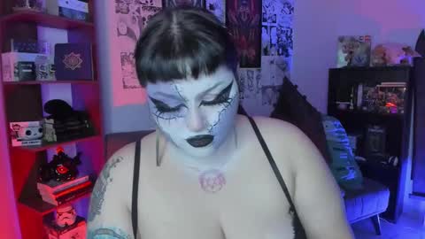 Snapshot of goth_stein chatting on 10.13.25 Engel   Please help me to reach 50 thumbs up online show from 10.13.25