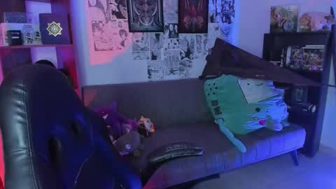 Snapshot of goth_stein chatting on 10.21.25 Engel   Please help me to reach 50 thumbs up online show from 10.21.25