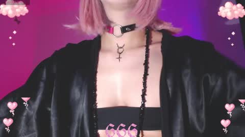 Snapshot of gothicute chatting on 04.30.26 online show from 04.30.26