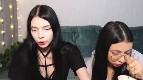 Snapshot of gothicxz chatting on 01.04.25 HIMORI AND LISAPVT NAKED online show from 01.04.25