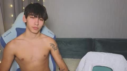 Snapshot of gothicxz chatting on 10.25.25 HIMORI AND LISAPVT NAKED online show from 10.25.25