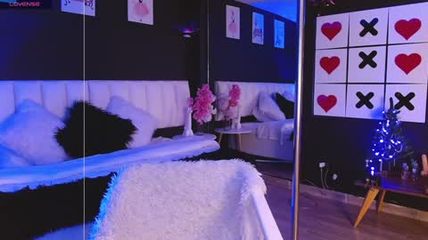 Meredith Alessandra online show from 12.18.24