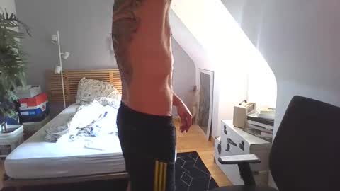 goura2000 online show from 10.13.25