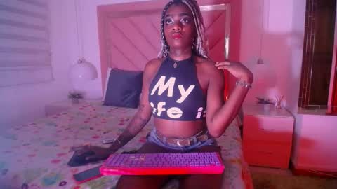 Snapshot of gracceloret chatting on 10.17.25 Gracceloret online show from 10.17.25