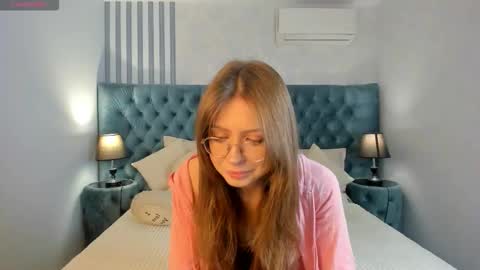 Snapshot of grace_blush chatting on 10.05.25 Grace online show from 10.05.25