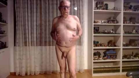 Snapshot of grandpach chatting on 02.19.25 grandpach online show from 02.19.25