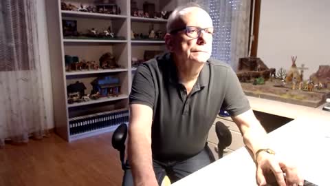 Snapshot of grandpach chatting on 02.23.25 grandpach online show from 02.23.25