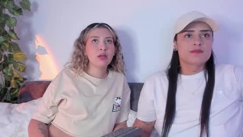 Snapshot of grave_duo chatting on 09.18.25 GRAVE DUO online show from 09.18.25