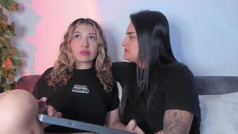 Snapshot of grave_duo chatting on 10.21.25 GRAVE DUO online show from 10.21.25