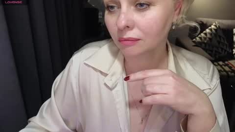 Snapshot of gray_swann chatting on 02.26.25 Ray online show from 02.26.25