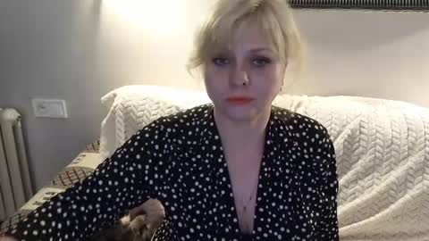 Snapshot of gray_swann chatting on 03.04.25 Ray online show from 03.04.25