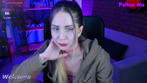 Snapshot of graycewild chatting on 01.30.25 GrayceWild online show from 01.30.25