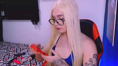 Snapshot of grecia_9inchs chatting on 10.19.25 grecia_9inchs online show from 10.19.25