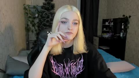 Snapshot of green_tea666 chatting on 01.06.25 Lilith online show from 01.06.25