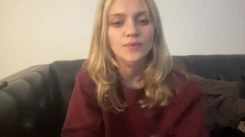 Snapshot of greeneyeddream129 chatting on 12.15.24 mila 3 online show from 12.15.24