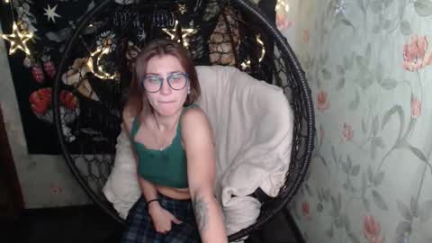 Snapshot of greenwitch9 chatting on 09.27.25 Lina online show from 09.27.25