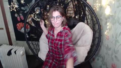 Snapshot of greenwitch9 chatting on 10.19.25 Lina online show from 10.19.25