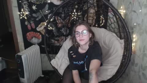 Snapshot of greenwitch9 chatting on 11.04.25 Lina online show from 11.04.25