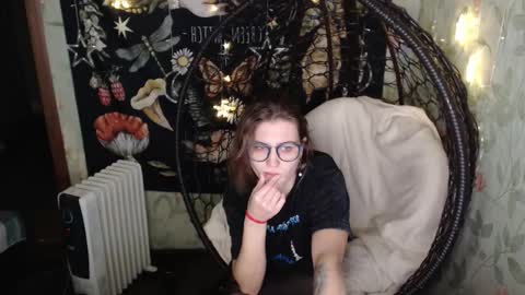 Snapshot of greenwitch9 chatting on 11.05.25 Lina online show from 11.05.25