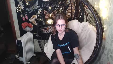 Snapshot of greenwitch9 chatting on 11.06.25 Lina online show from 11.06.25