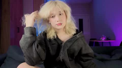 Greg-independent model online show from 09.19.25