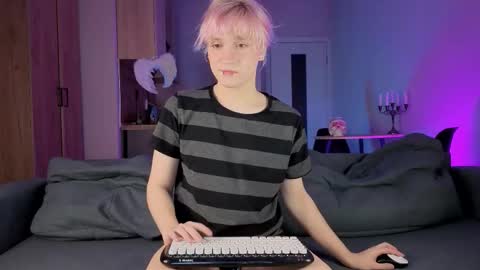 Greg-independent model online show from 02.26.26