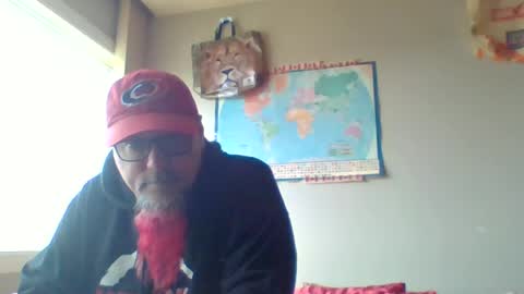 Snapshot of gregrev chatting on 06.11.26 gregrev online show from 06.11.26