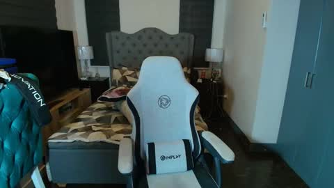 Snapshot of greta_v chatting on 11.09.25 greta_v online show from 11.09.25