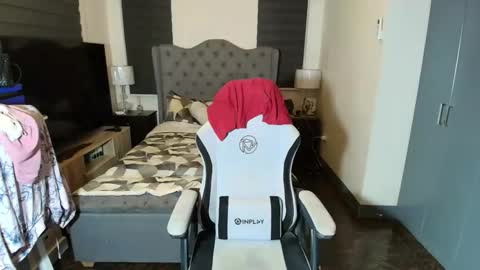 Snapshot of greta_v chatting on 11.10.25 greta_v online show from 11.10.25