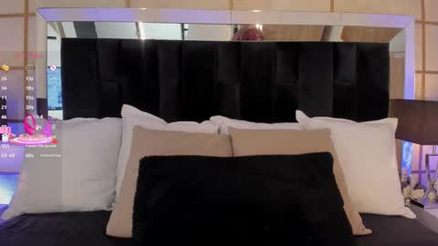 Greta Velvet  online show from 10.26.25