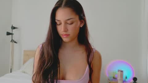 Snapshot of grettabenett_ chatting on 10.30.25 Gretta online show from 10.30.25