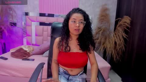 Snapshot of griselle_rousse chatting on 10.17.25    online show from 10.17.25