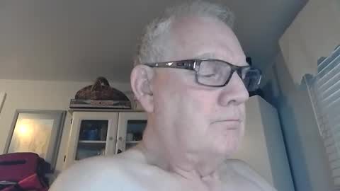 Snapshot of gspotlover1 chatting on 10.28.25 Horny Daddy online show from 10.28.25