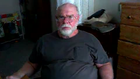 Snapshot of gtnolder60 chatting on 10.02.25 Gary online show from 10.02.25