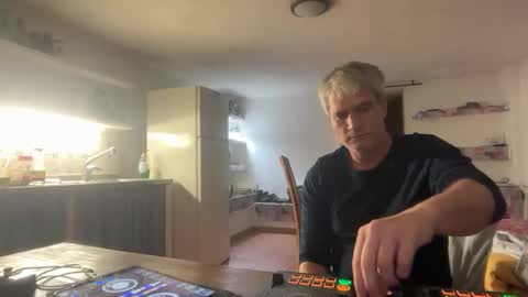 guardiannif_ online show from 02.14.26