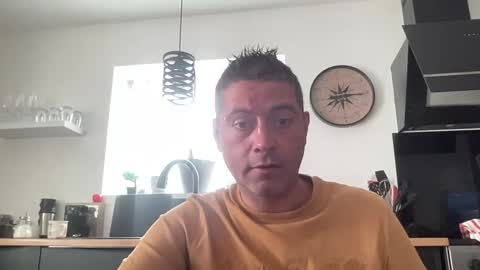 Snapshot of guil0 chatting on 09.14.25 guil0 online show from 09.14.25